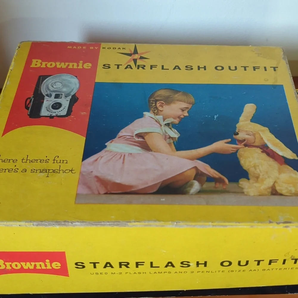 Vintage Kodak Brownie Starflash Outfit With Unused Black Film